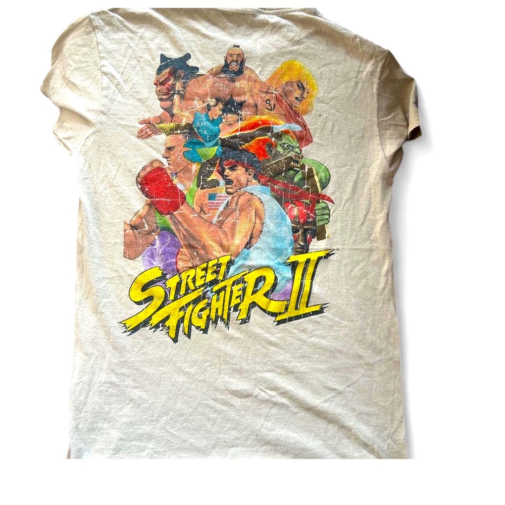 Capcom. Street Fighter II Graphic Tee - Cream size small
